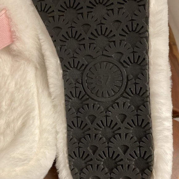 CUTE Size 37 Fluffy White Bride Slippers with Pink Band - Picture 5 of 5